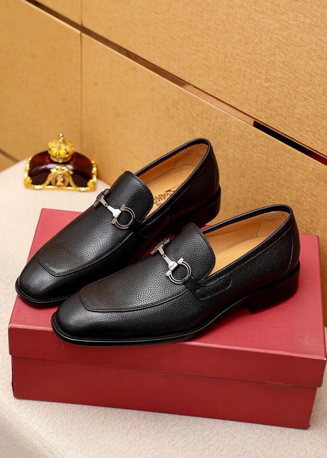 Men's shoes 💰480 💐 Product trademark: Ferragamo "Ferragamo" casual leather shoes Regular size: 38-44 (45🉑️customized) Product materials: Selected imported first-layer pebbled cowhide leather upper + luxury hardware buckle, imported water-dyed cowhide leather lining. Strong three-dimensional visual effect, original outsole Color: 3⃣️colors available